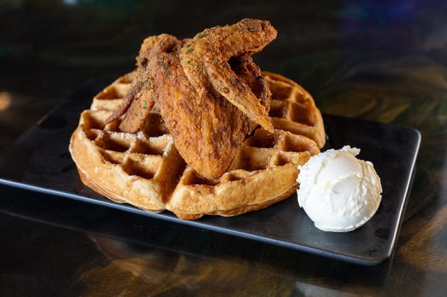 Chicken and Waffle (3 wings).